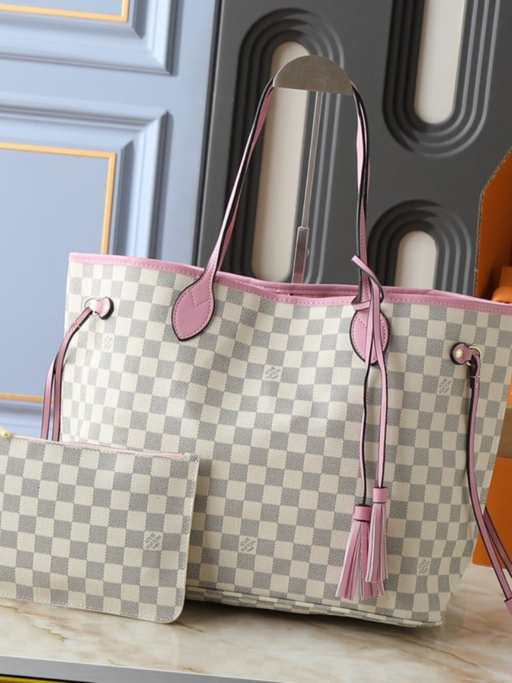 Louis Vuitton Neverfull MM Handbag